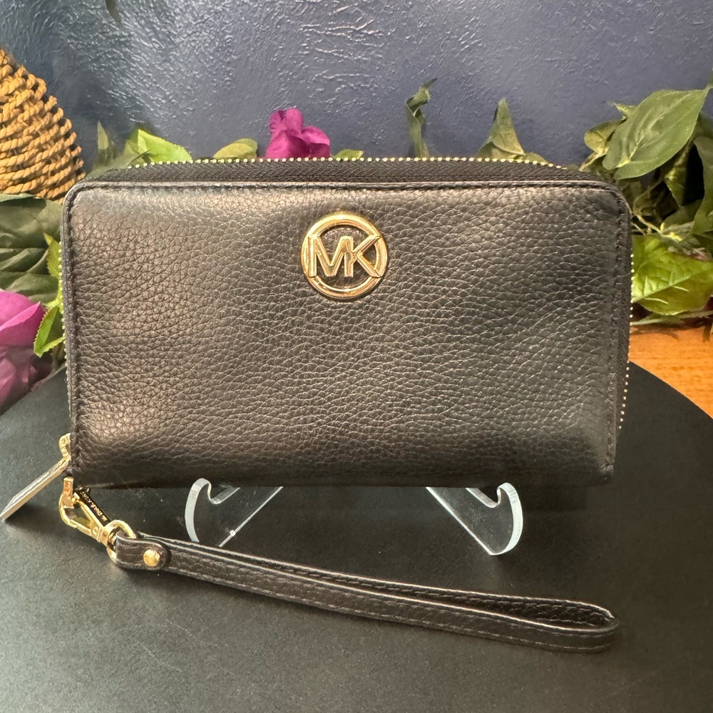 NWOT Michael Kors Black Fulton Large Pebbled Leather Smartphone Wristlet